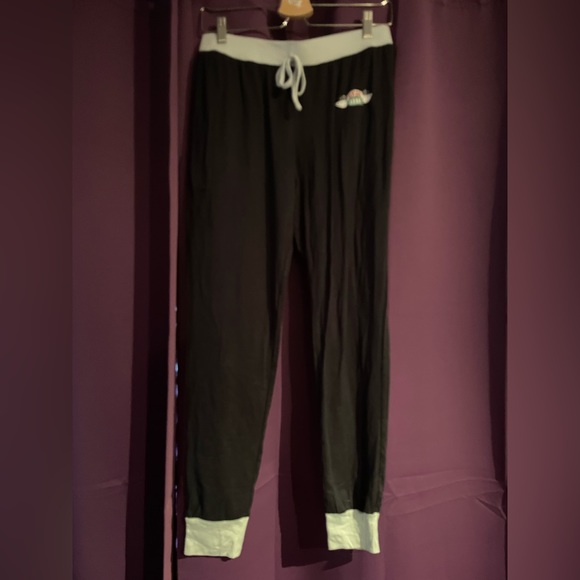 ‘Friends’ pyjama set - Picture 2 of 4